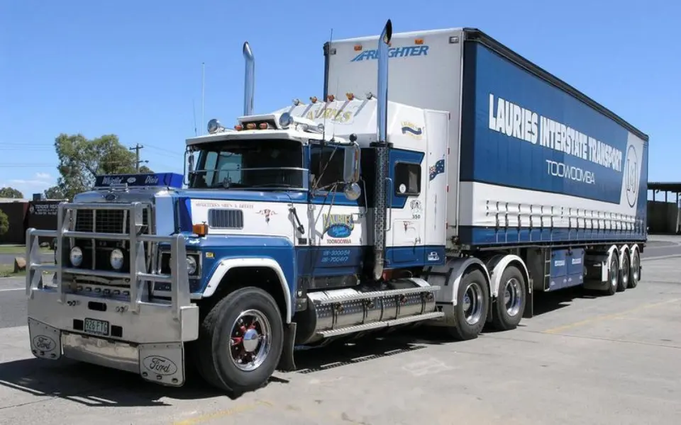 Ինչո՞ւ ներքին բեռնատարները իրենց արտանետվող խողովակները դեպի վեր չեն ուղղում: